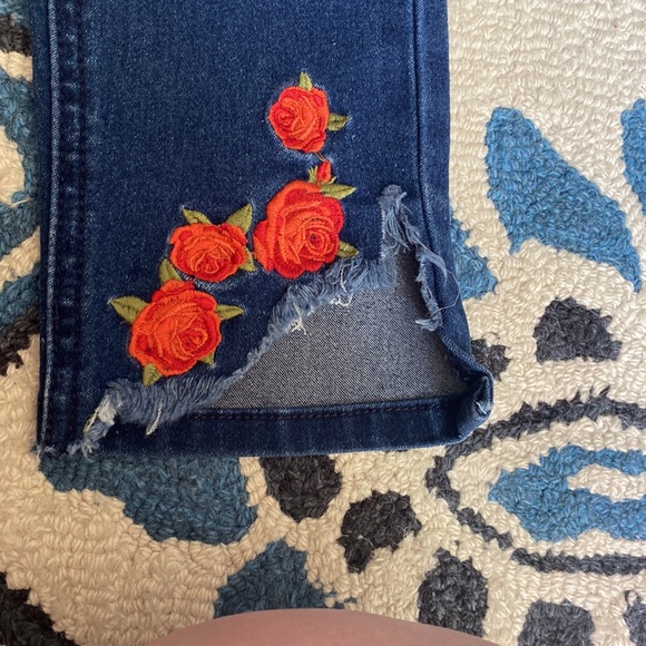 Rampage Skinny Sophie Mid Rise Denim Rose Jeans — Size 3!! - Picture 4 of 8